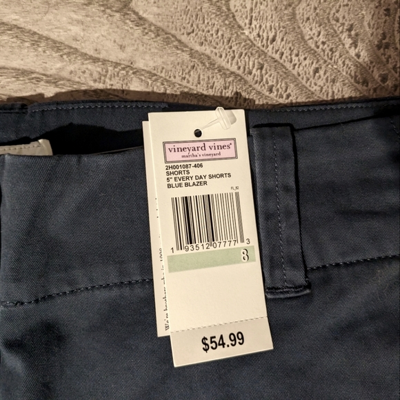 Vineyard Vines Everyday 5" short - Picture 2 of 2